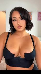 Jiggles explicit photo - porn content big tits