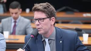Mario Frias gravou Dark Horse e participou de sessão da Câmara no mesmo dia, dizem documentos