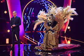 Elliot page shared a photo in his first swim trunks, and the joy on his face is beautiful. The Masked Singer Halbfinale Und Das Gab Es Noch Nie Gala De