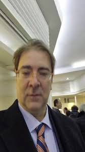 Charlando sobre mi muestra y unas palabras de la Galerista Hilda Solano que  gentilmente la Escultora Isabel Szucs Presidente de la Asociación Argentina  de Artistas Escultores registró y me compartió amablemente. La