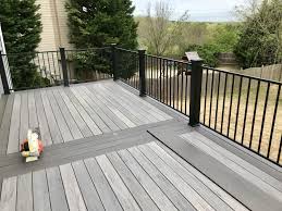 installation des fortress iron p26 gelanders auf einem neuen timbertech legacy verbunddeck deck designs backyard composite decking small backyard decks