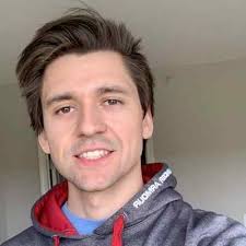 Jason, better known online as daily dose of internet is a content creator uploading to youtube who lives in the united states of america. Daily Dose Of Internet Bio Age Net Worth Single Nationality Body Measurement Career