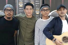 Andi, herman dan bani sebagai drummer, gitaris dan basis seventeen . Tak Diduga Ini 10 Artis Yang Meninggal Dunia Mendadak Laman 2 Dari 3