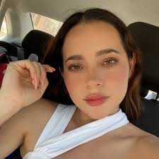 Esme Mora (@esme.mora28)