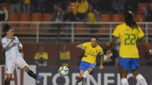 Elas viajaram sem chuteiras e nem sequer um treinador, e apesar de não terem conquistado a copa, venceram a inglaterra por 4 a. Selecao Brasileira De Futebol Feminino Goleia Argentina Na Estreia De Pia Sundhage Radio Maringa Portal Da Cidade Cancao