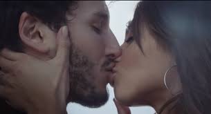 Thereggaetonworld@gmail.com #tini #sebastianyatra #oye #letra. Tini Stoessel Y Sebastian Yatra A Los Besos En Su Nuevo Videoclip