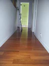 epingle par claire sur parquet couloir pose carrelage imitation parquet carrelage imitation parquet poser du carrelage