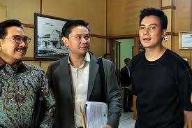 Hotma sitompul menjelaskan bahwa dirinya memberi nasihat kepada baim soal kehidupan. Jalani Sidang Mediasi Gugatan Rp 2 Miliar Baim Wong Gaet Hotma Sitompul
