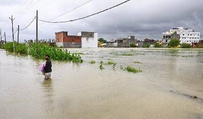 Nepal में भारी बारिश से भारत हुआ बेहाल, Gandak और Narayani River के उफान ने UP-Bihar के कई जिलों में मचाई तबाही - Prabhasakshi latest news in hindi