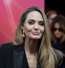 Angelina New's Instagram, Twitter & Facebook