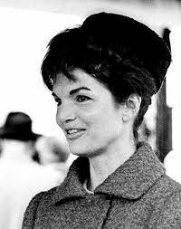 Halston The Rise And Fall Of A Celebrity Design Icon Jackie Kennedy Jackie Onassis Jacqueline Kennedy Onassis