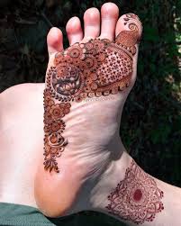 Foot Design By Hennabyleanna With Inspiration From Mehndibyhayat Henna Mehndi Whitehenna Wakeupandmakeu Legs Mehndi Design Henna Mehndi Designs