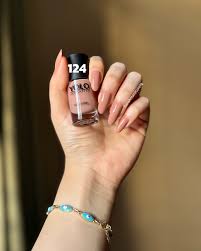 ‪لون طلاء الاظافر المفضل بالنسبة الكم 💅🏻🩷 What is your favorite nail  color 💅🏻🩷 YOLO nail polish @sarahmanicure_store‬‏