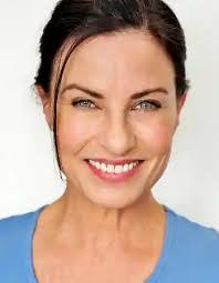 Julia Pennington's Instagram, Twitter & Facebook