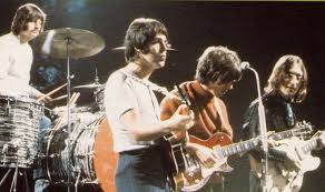 Pap yo tengo un sentimiento muy grande tan grande que parece estallar tan grande as como un elefante tal vez. Canciones Para Padres Madres E Hijos Hey Jude De The Beatles Gestionando Hijos