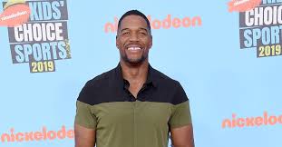 Strahan set a record for the most sacks in a season in 2001, and won a super bowl in his final season in 2007. Ktwmo8tpweosem