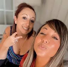 Mindy Monell's Instagram, Twitter & Facebook