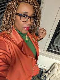 It was a rainy day ☔☔. A good day for faux leather. In this episode of  "Outfit Chronicles with ya girl Val", I wore this beautiful rust color and  green outfit to brighten my day. Do you sing in the ...