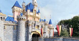 Disneyland Theme Parks Reopening Officially Delayed Inside The Magic Theme Park Disneyland Disneyland Resort Hotel