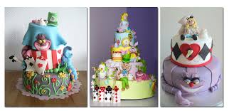 Ricoprire la torta di panna o crema, che volendo si può preparare con l'aggiunta di un colorante per alimenti che la renda rosa, azzurra o del colore preferito del bambino; Le Migliori Torte Per Il Primo Compleanno Di Un Bambino
