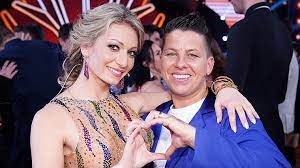Meghan hält sich an das protokoll. Kerstin Ott Und Ihre Let S Dance Partnerin Sind Ein Super Team