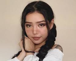 Janat mirza is one of pakistan's emerging talents and one of the most popular pakistani tiktokers at the moment. Bella Poarch 24 Facts About The Tiktok Star You Probably Didn T Know Popbuzz