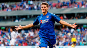 Santiago giménez born 18th april 2001, currently him 19. Santiago Gimenez El Joven Delantero De La Liga Mx Que La Seleccion De Argentina Quiere Convocar Infobae