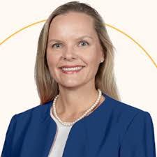 Tracey Hand's Instagram, Twitter & Facebook