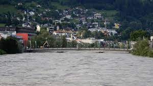 Check spelling or type a new query. Hochwasser In Tirol Radfahrer Nach Sturz In Fluten Vermisst