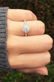 Awesome 35 Simple Engangement Ring For Every Kind Women Https Bellestilo Com 16 Round Halo Engagement Rings Wedding Rings Engagement Simple Engagement Rings