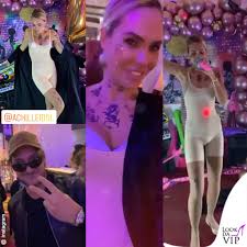 Al momento della cena in famiglia, con tutti i figli presenti, fa una clamorosa rivelazione al marito. Ilary Blasi E Una Sexy Achille Lauro Mentre Francesco Totti Look Da Vip