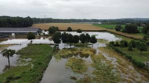 Er is een dijkdoorbraak in het julianakanaal bij bunde. Yux Mt5z3i Egm