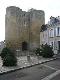 Tour Du Prevot A Thouars En 2020 Monuments Historiques Monuments Tour