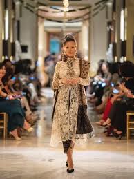 Maybe you would like to learn more about one of these? Sentuhan Budaya Jawa Dengan Nuansa Glamor Dalam Karya Kolaborasi Apik Biyan Dan Tenun Baron Fashion Fimela Com