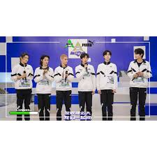 Chuang 2021(produce camp 2021) is a variety show launched by tencent video. Mychulove è¿·å¦¹çˆ±åˆ†äº«on Twitter Mygo åˆ›é€ è¥2021 æ˜¥æ—¥é™å®šç¤¼ç›'chuang2021 Gift Box Set Md Gift Box Set Included Folder Sticker Set Bag Monthly Vip Card Card Holder