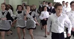 Последний звонок в 2021 году прозвучит во многих российских школах немного раньше, чем традиционно — 21 мая. Poslednij Zvonok V Shkolah Udmurtii Projdet 22 Maya Ia Susanin Proverennye Novosti Izhevska I Udmurtii Fakty I Opisaniya Sobytij