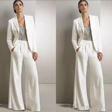 Le pantalon et vous, c'est une grande histoire les coupes 7/8ème se marient à merveille avec des mocassins ou une paire de sneakers tendances. Epingle Sur Weeding