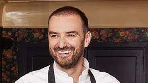 Celebsmoney has recently updated cyril lignac's net worth. Cyril Lignac Ferme Son Restaurant Etoile Et Tacle Le Michelin Centrepresseaveyron Fr