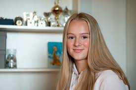 Smitte i idretten: Lea (14) og Emil (17) ble holdt hjemme fra skolen.  Likevel fikk Lea korona.