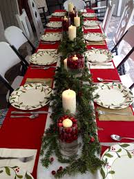 What is christmas without the many feasts, dinners, and other food related gatherings? Simple Christmas Table Decor And Those Are Paper Plates Easy Clean Up Christmas Table Centerpieces Christmas Decorations Dinner Table Christmas Dinner Table