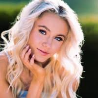 Alexis Bevan's Instagram, Twitter & Facebook