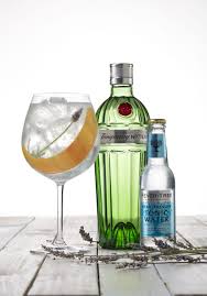 Am folgenden tag machten wir uns auf, die stadt per fuß zu erkunden. Gin Tonic Afrutado De Tanqueray Ten Y Fever Tree Mediterranean Tonic Water Mandorle