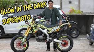 Halo sahabat otomotif di seluruh indonesia, kali ini mamangbengkel akan mengulas modifikasi motor klx. Modifikasi Klx 150g Dengan Konsep Glow In The Dark Supermoto Halaman All Tribun Pontianak