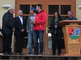 775 likes · 327 talking about this. Der Reichenauer Adrian Pertl Holt Wm Gold Im Slalom Feldkirchen