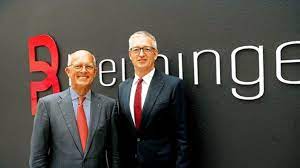 Van agtmael is senior adviser at foreign policy analytics, a public policy advisory firm in washington dc and was the principal founder, ceo and cio of emerging markets management llc. Interview Mit Willem Van Agtmael Mit 28 Jahren Gehort Willy Oergel Fast Schon Zur Familie Breuninger Stuttgarter Zeitung