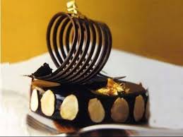 Pasta da zucchero per modellare pasta di zucchero per modellaggio è più consistente della pasta di zucchero per copertura, è perfetta per modelling. Come Realizzare Decorazioni In Cioccolato Fatte In Casa Ricetta Perfetta Youtube