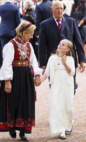 Ann cathrin buchardt/det kongelige hoff / ntb scanpix. Pin Pa Bunad Helene