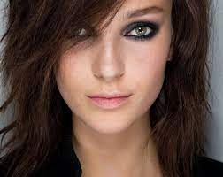 Carré long, coupe wavy droite ou effilée, chaque coiffure doit être adaptée à votre matière de cheveux et à pour ajouter du caractère, on misera sur la couleur, ou sur des effets dégradés. Coiffure 5 Inspirations Pour Succomber Au Carre Degrade Puretrend