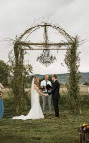 16 Cool Indie Wedding Ideas Perfect For Autumn Weddings Indie Wedding Wedding Fall Wedding