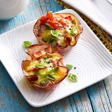 A boiled chicken egg contains 155 calories, as well as 13 grams of protein and 11 grams of good fats from the yolk (all values as per data by united states department of agriculture). High Protein Low Carb Breakfasts To Help You Lose Weight Eatingwell